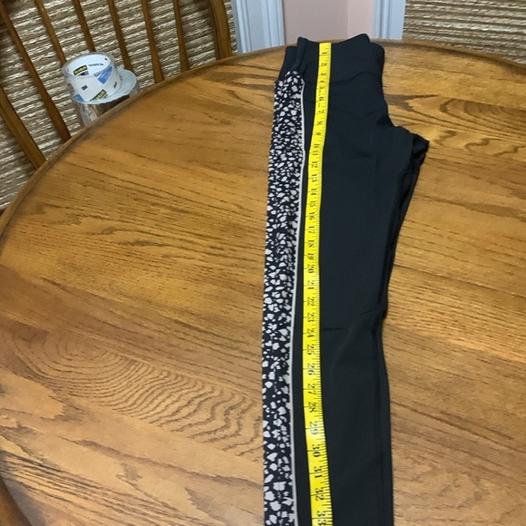 Jessica Simpson Slimtek High Waisted Black Animal Print Leggings NWT Size M - Picture 13 of 15